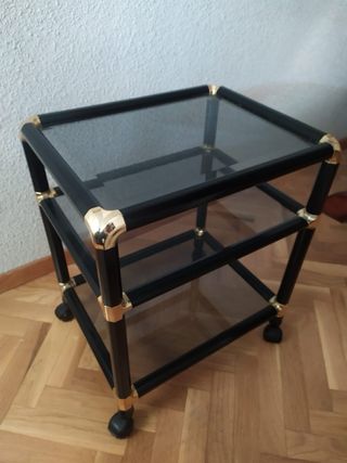 Mesa auxiliar de cristal con ruedas