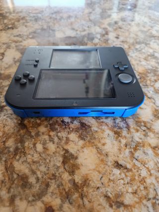 Nintendo 2DS Negra con Cargador y 7 Juegos