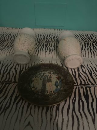 Juego de jarrones y plato decorativo