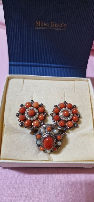 Conjunto Vintage de plata . Anillo y Pendientes 