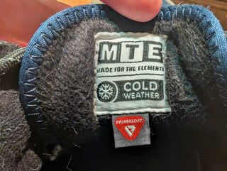 2 pares de zapatillas. Vans basicas y Vans MTE Zap