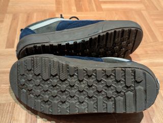 2 pares de zapatillas. Vans basicas y Vans MTE Zap