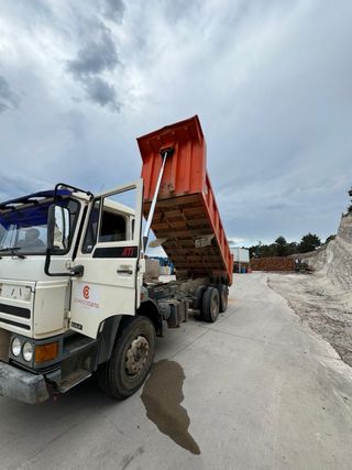 Camión DAF 6x4 para arena