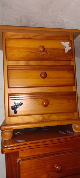 Mesitas de noche de pino.