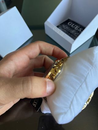 Reloj Guess Dorado y Negro