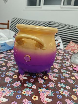 Caldero Mágico Morado y Dorado.