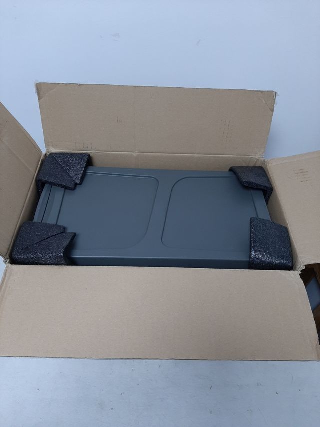 Cubo de basura bajo fregadero gris