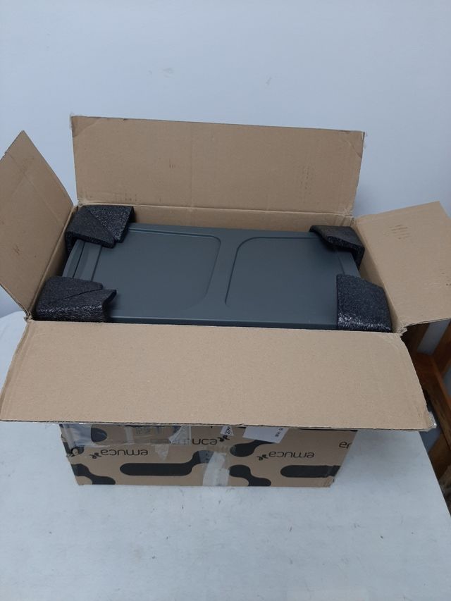 Cubo de basura bajo fregadero gris