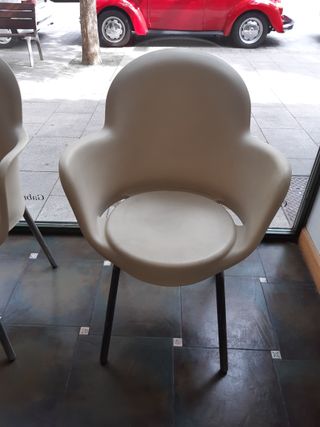 Silla Beige Diseño Moderno