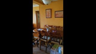 Mesa de comedor de madera