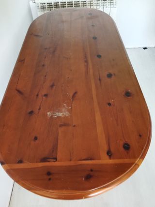 Mesa de comedor de madera