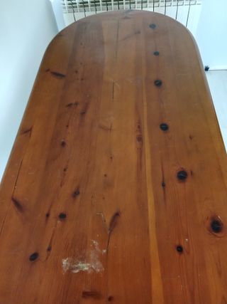 Mesa de comedor de madera