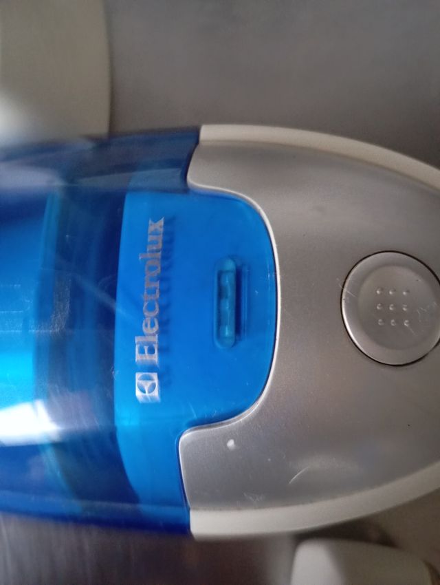 Aspirador de mano recargable Electrolux