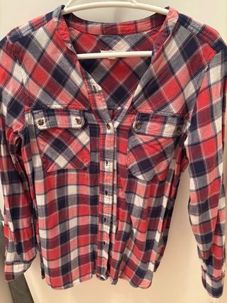 Camisa de cuadros roja y azul