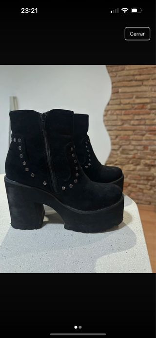 Botas de ante negras con tachuelas