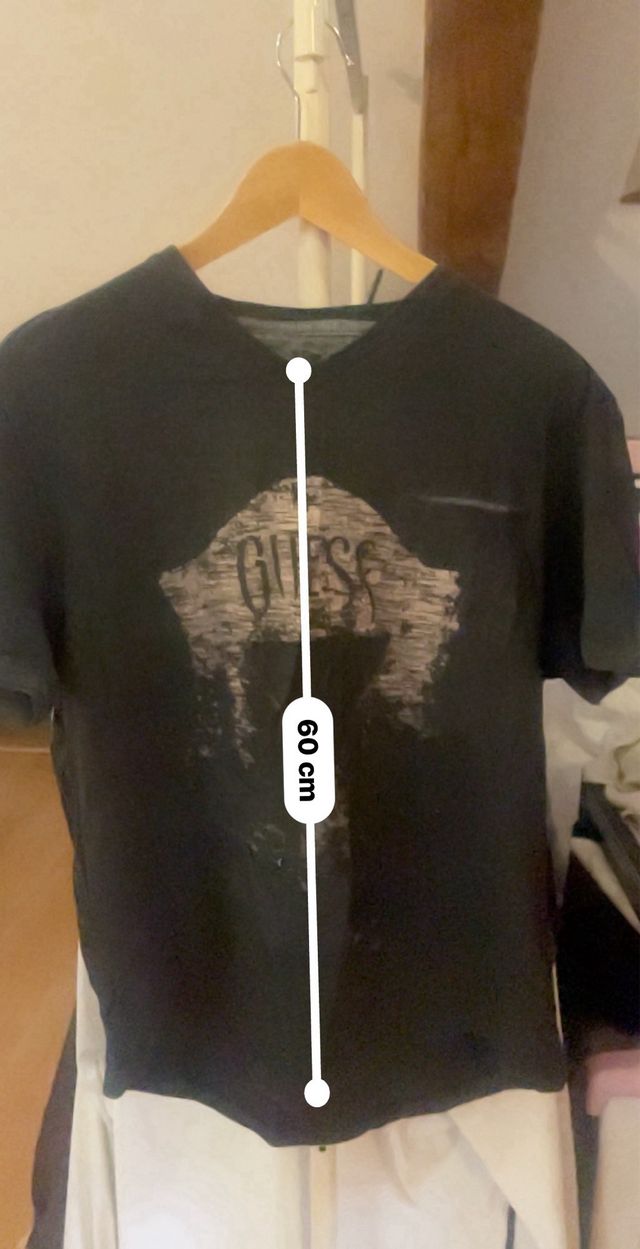 Camiseta Guess Negra con Estampado