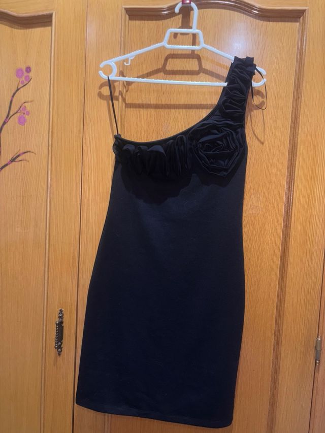 Vestido negro con flores