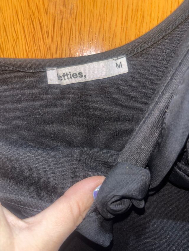 Vestido negro con flores