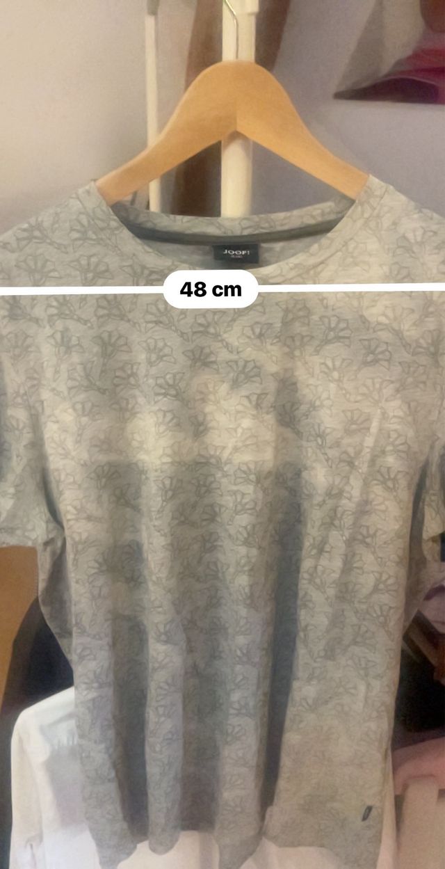 Camiseta JOOP! gris con estampado floral