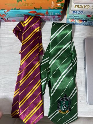 4Corbatas de  Gryffindor y Slytherin, Harry Potter