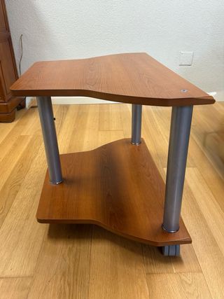 Mesa auxiliar con ruedas