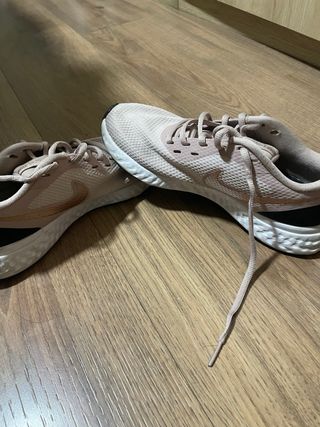 Zapatillas Nike Rosa y Dorado