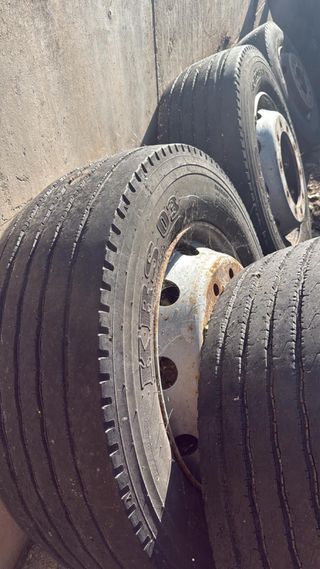 Neumáticos de camión usados