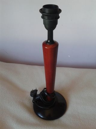 Lámpara de mesa madera y plástico