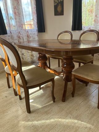 Mesa de comedor ovalada con 4 sillas 