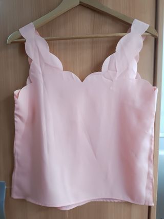Blusa rosa con escote festoneado Talla S. 1,50 EUR