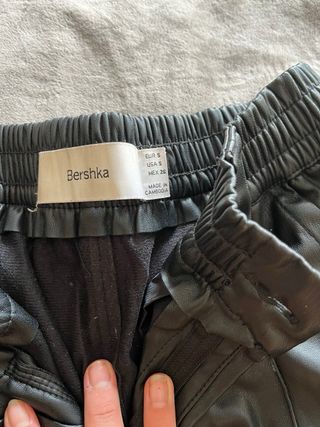 Pantalones de cuero negro