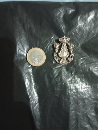 Medaglia religiosa con corona e angeli