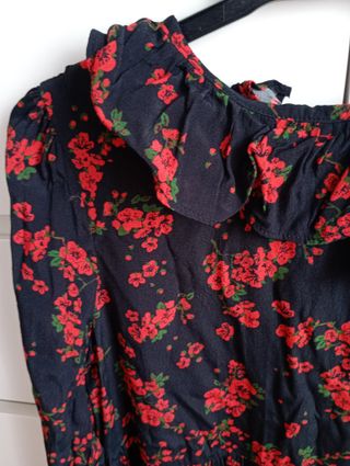 Vestido Zara floral negro con volantes