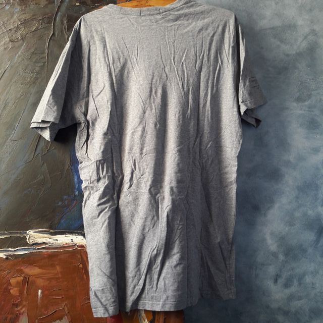 Camiseta gris tiburón Truly Maldives estilo surf