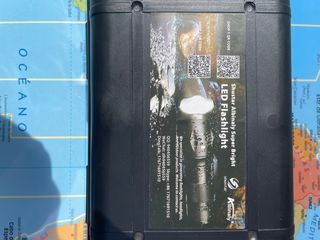 Linterna Táctica LED con Cargador y Batería