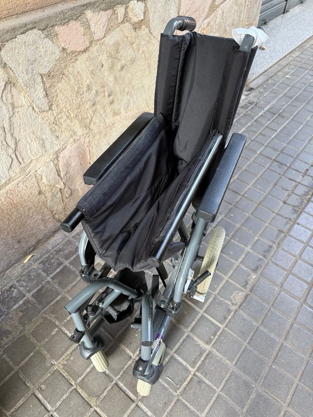 Silla de ruedas plegable