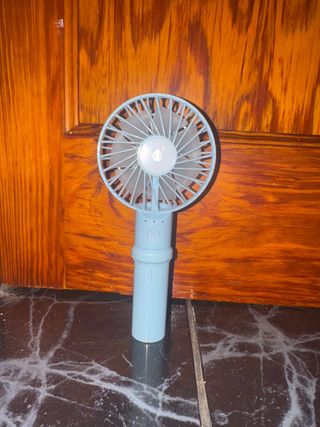 Ventilador de mano azul