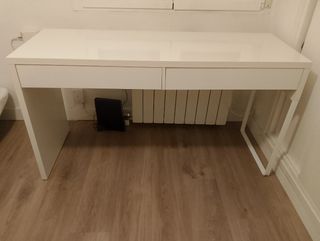 Mesa de estudio blanca