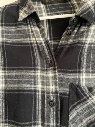 Camisa de cuadros negra