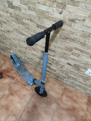 Patinete azul