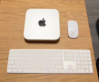 Mac Mini M2 8GB/256GB + Teclado y Ratón Originales