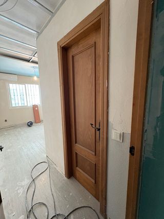 Puerta interior madera
6 puertas 
1 con cristal 