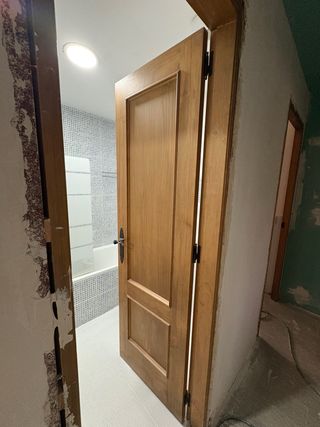 Puerta interior madera
6 puertas 
1 con cristal 