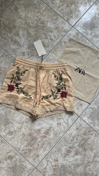 Pantalón corto Zara S crudo bordado