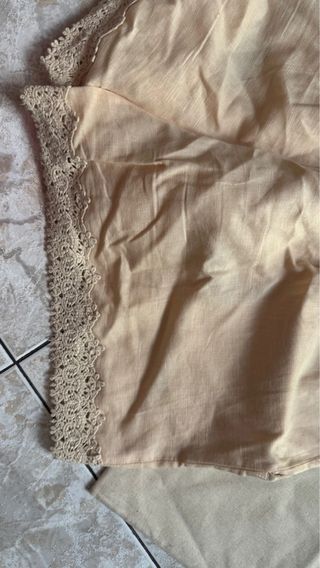 Pantalón corto Zara S crudo bordado