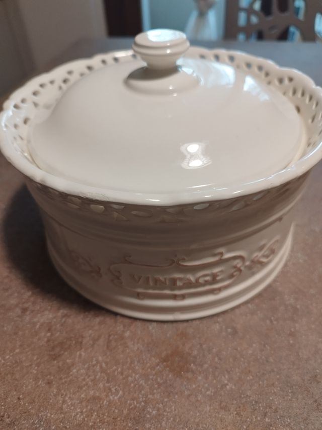 Biscottiera in ceramica bianca