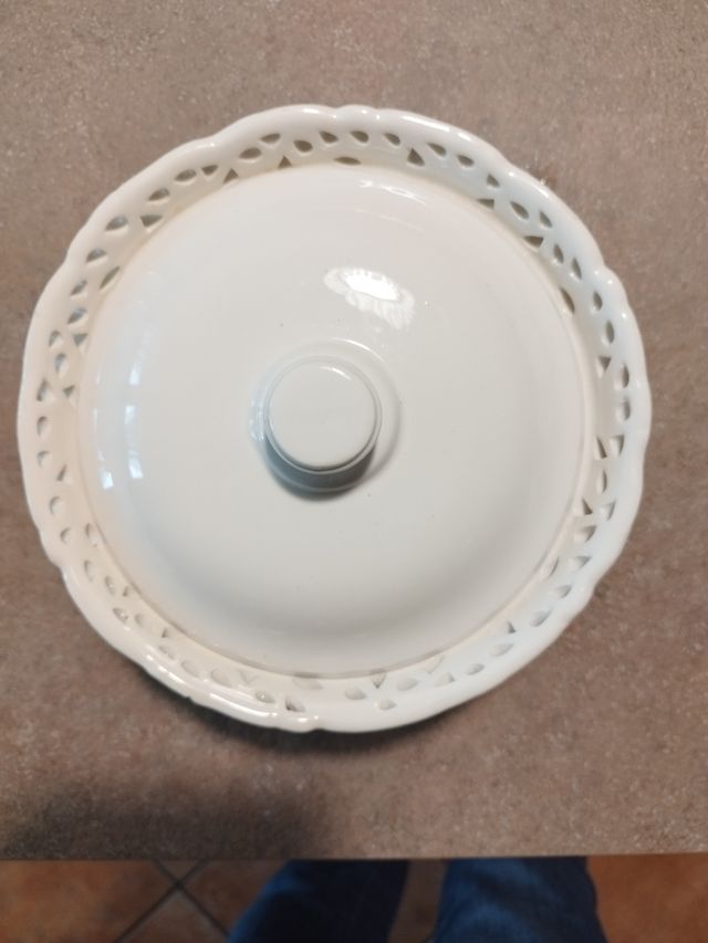 Biscottiera in ceramica bianca