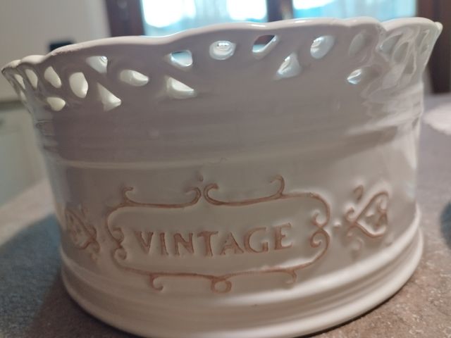 Biscottiera in ceramica bianca