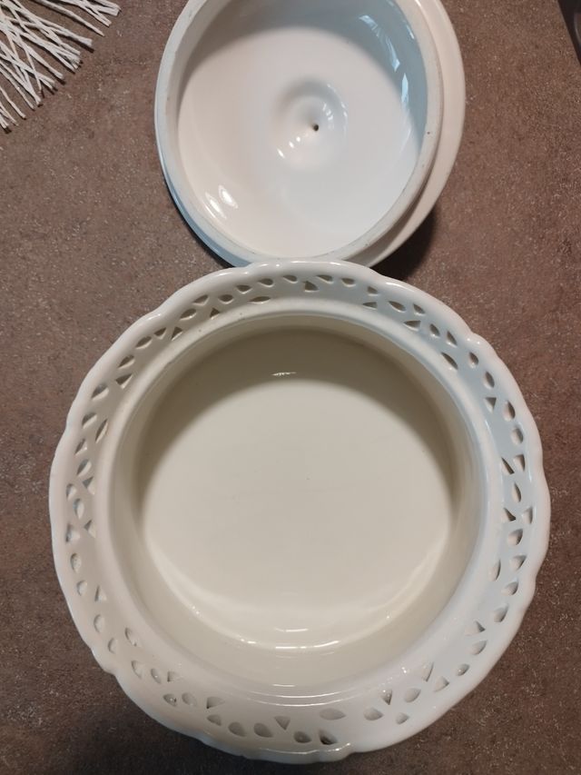 Biscottiera in ceramica bianca