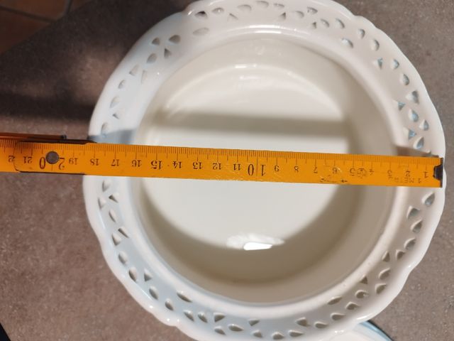 Biscottiera in ceramica bianca